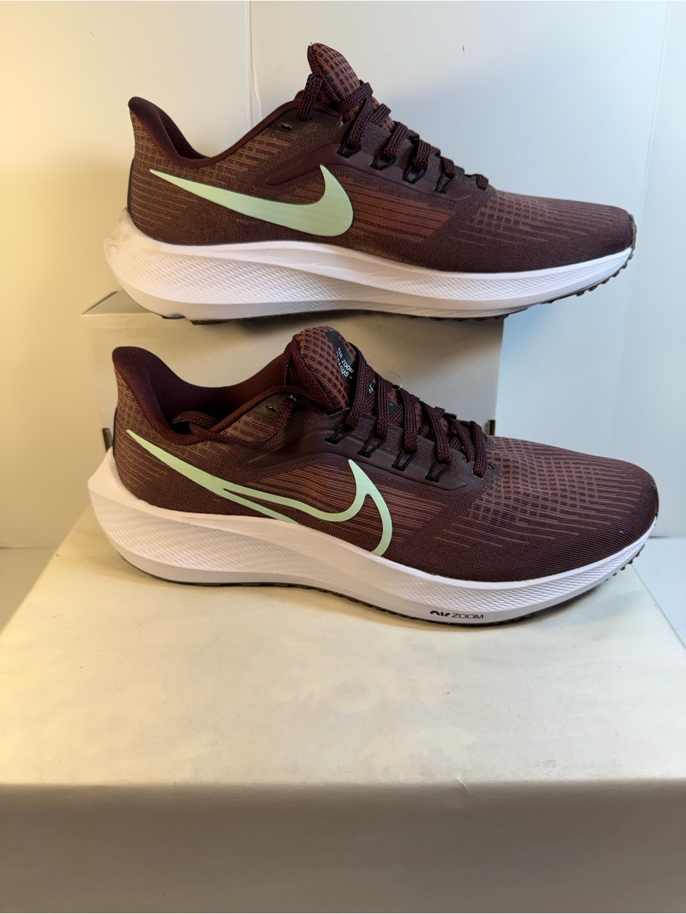 Nike women’s Pegasus39 Running Shoes - Burgundy with Mint Swoosh